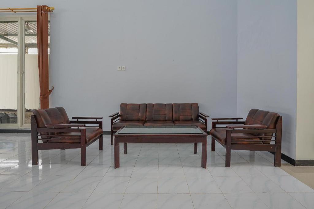 Oyo 477 Raka Residence Syariah Purwoharjo Banyuwangi Banyuwangi  Luaran gambar
