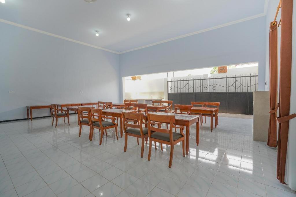 Oyo 477 Raka Residence Syariah Purwoharjo Banyuwangi Banyuwangi  Luaran gambar