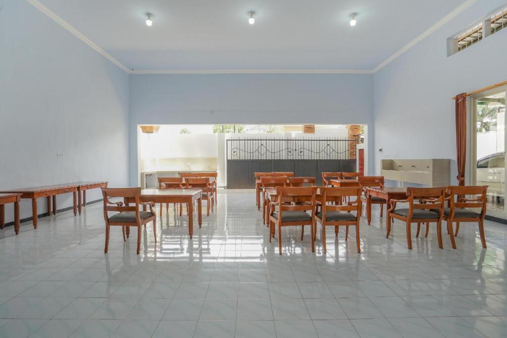 Oyo 477 Raka Residence Syariah Purwoharjo Banyuwangi Banyuwangi  Luaran gambar